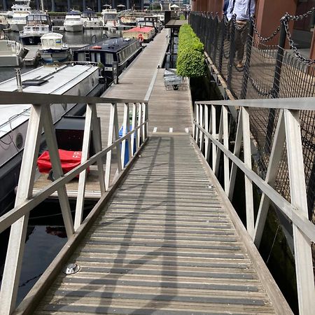 Entire Boat At St Katherine Docks 2 Available Select Using Room Options London Kültér fotó