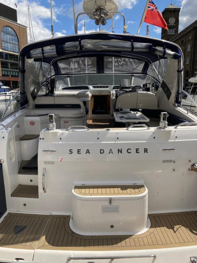 Entire Boat At St Katherine Docks 2 Available Select Using Room Options London Kültér fotó