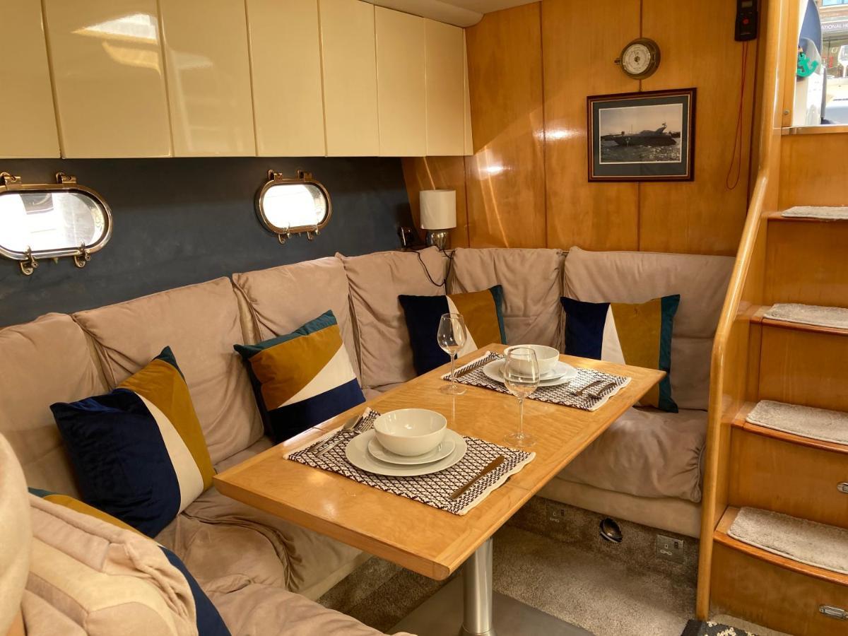 Entire Boat At St Katherine Docks 2 Available Select Using Room Options London Kültér fotó