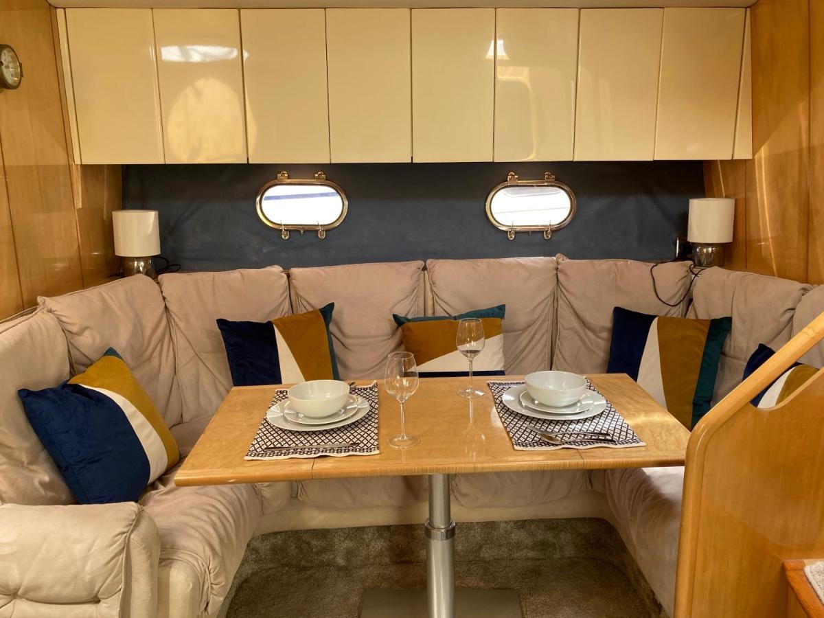 Entire Boat At St Katherine Docks 2 Available Select Using Room Options London Kültér fotó
