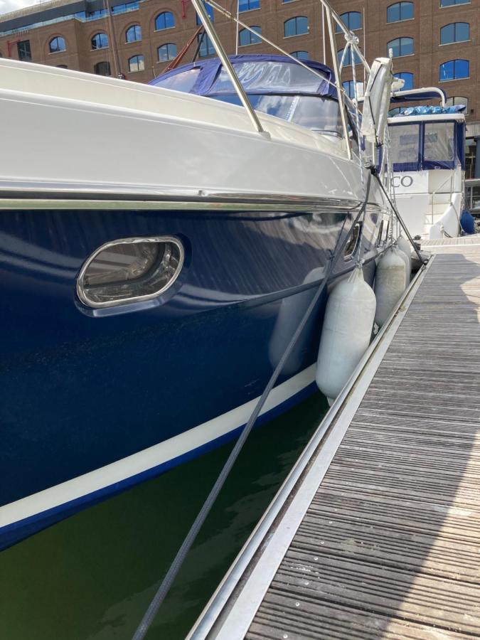 Entire Boat At St Katherine Docks 2 Available Select Using Room Options London Kültér fotó