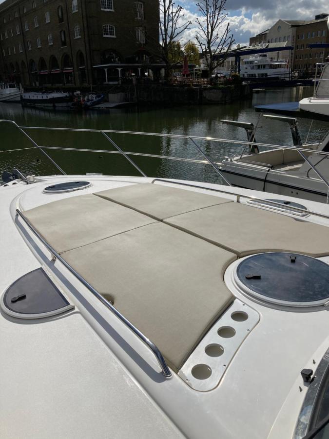 Entire Boat At St Katherine Docks 2 Available Select Using Room Options London Kültér fotó