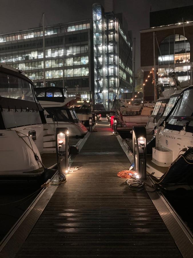 Entire Boat At St Katherine Docks 2 Available Select Using Room Options London Kültér fotó