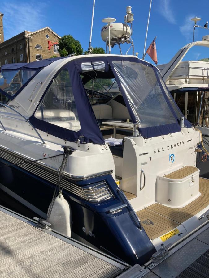 Entire Boat At St Katherine Docks 2 Available Select Using Room Options London Kültér fotó