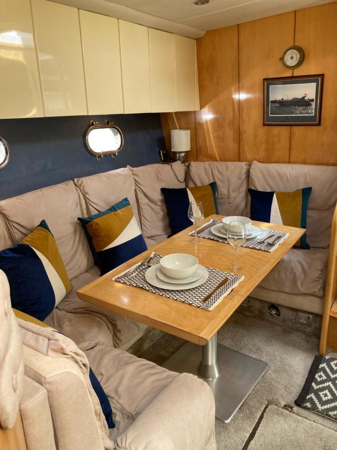 Entire Boat At St Katherine Docks 2 Available Select Using Room Options London Kültér fotó