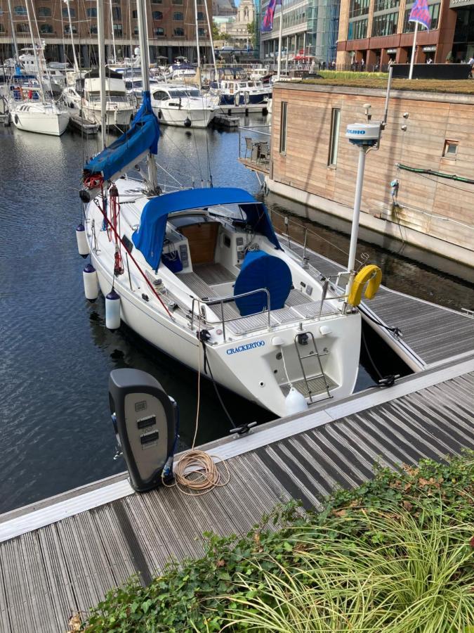 Entire Boat At St Katherine Docks 2 Available Select Using Room Options London Kültér fotó