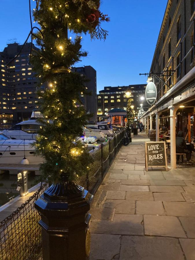 Entire Boat At St Katherine Docks 2 Available Select Using Room Options London Kültér fotó