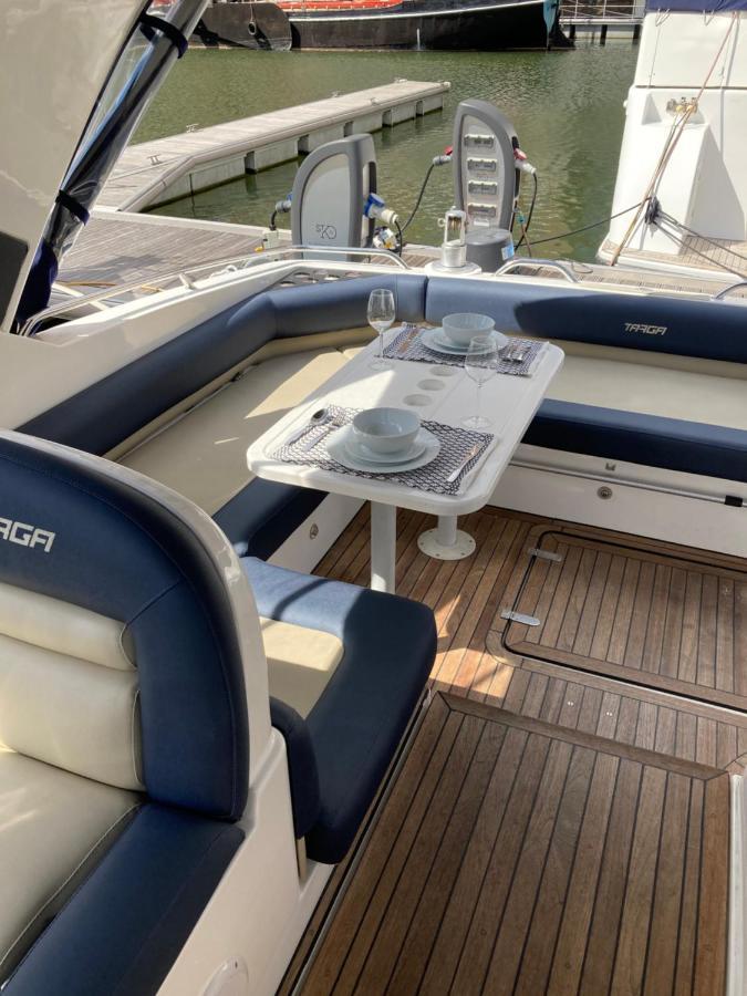 Entire Boat At St Katherine Docks 2 Available Select Using Room Options London Kültér fotó