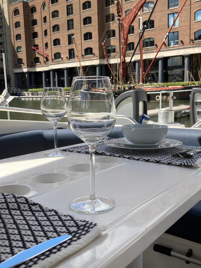 Entire Boat At St Katherine Docks 2 Available Select Using Room Options London Kültér fotó