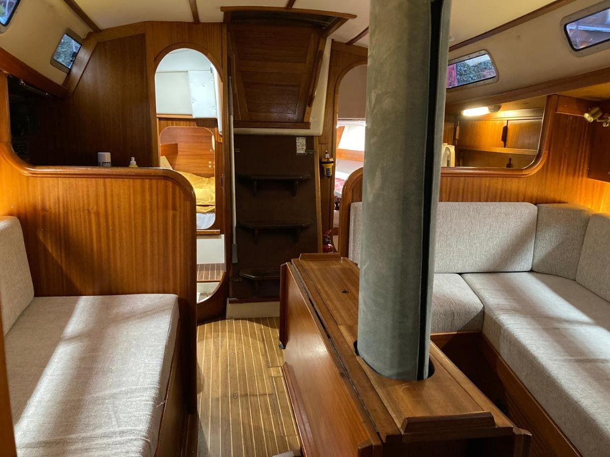 Entire Boat At St Katherine Docks 2 Available Select Using Room Options London Kültér fotó