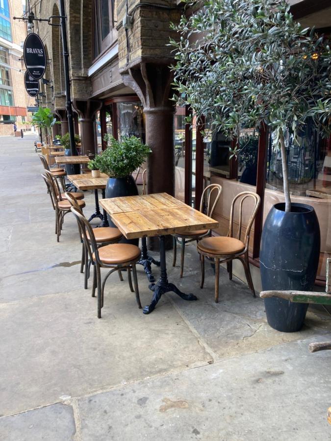 Entire Boat At St Katherine Docks 2 Available Select Using Room Options London Kültér fotó