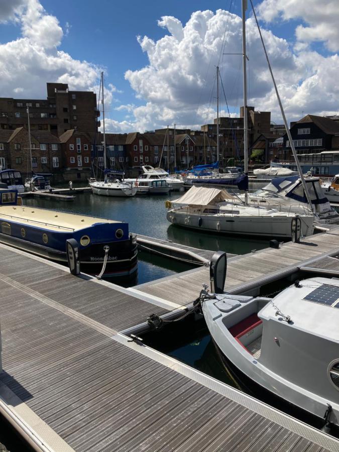Entire Boat At St Katherine Docks 2 Available Select Using Room Options London Kültér fotó