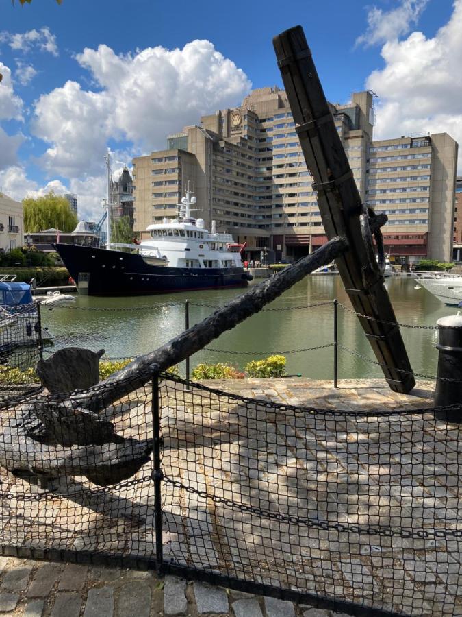 Entire Boat At St Katherine Docks 2 Available Select Using Room Options London Kültér fotó