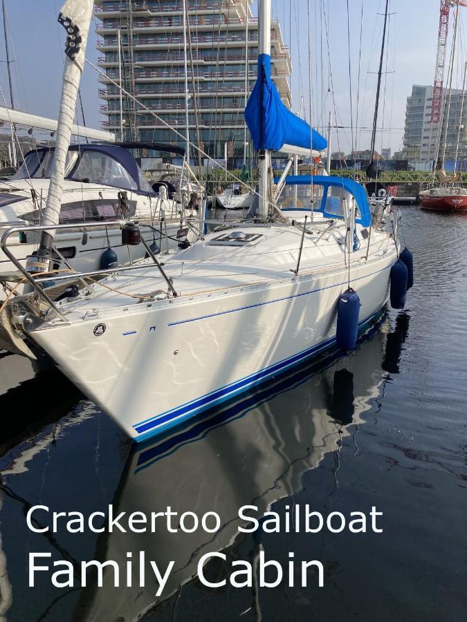 Entire Boat At St Katherine Docks 2 Available Select Using Room Options London Kültér fotó