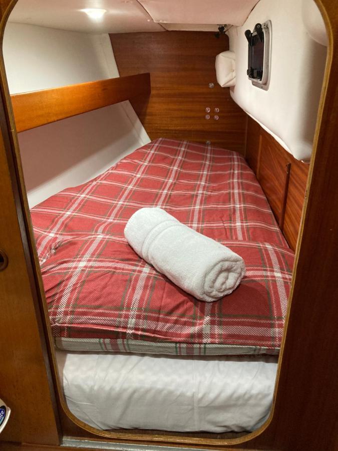 Entire Boat At St Katherine Docks 2 Available Select Using Room Options London Kültér fotó