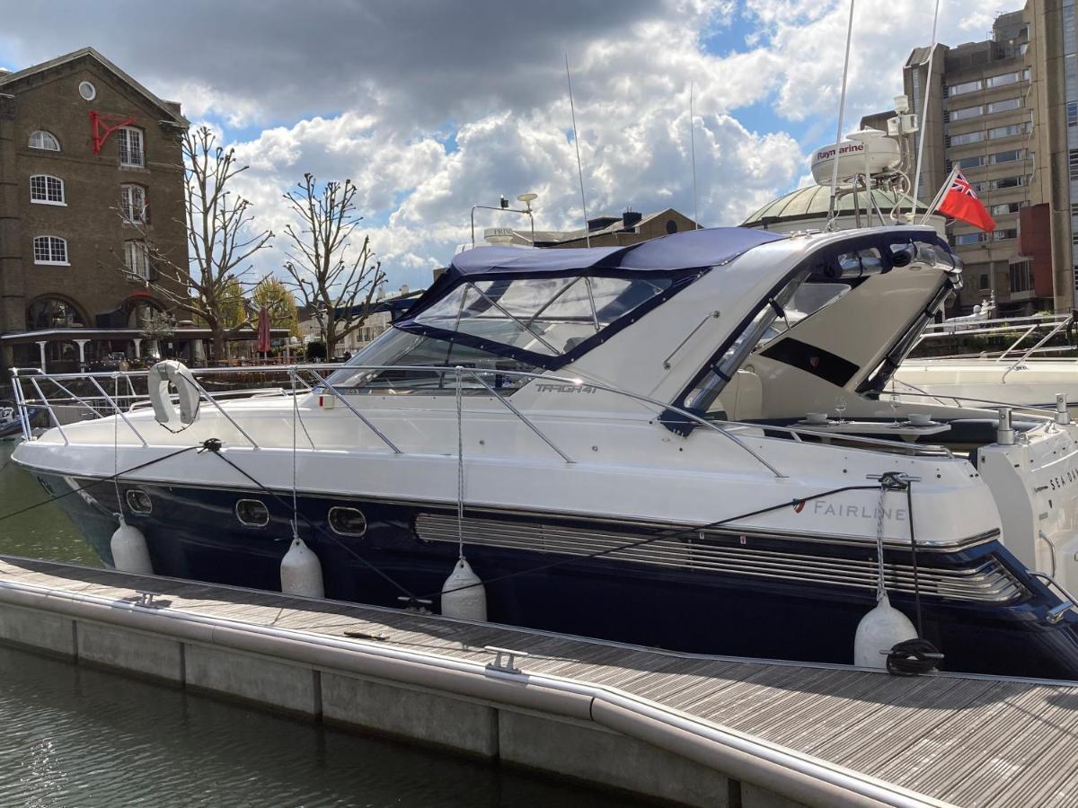 Entire Boat At St Katherine Docks 2 Available Select Using Room Options London Kültér fotó