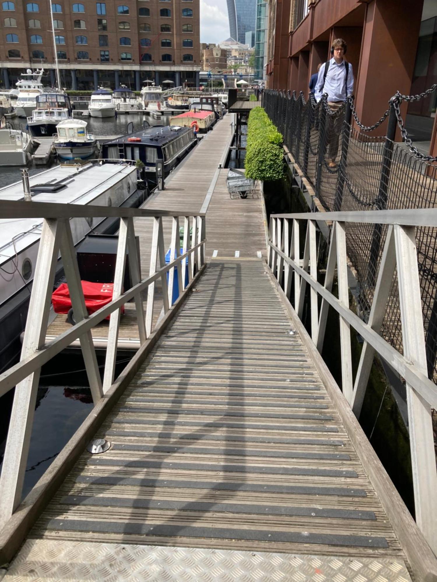 Entire Boat At St Katherine Docks 2 Available Select Using Room Options London Kültér fotó